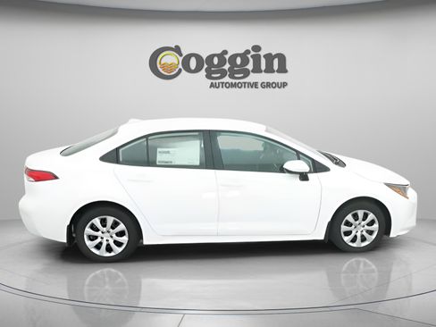 Certified 2025 Toyota Corolla LE FWD image 20