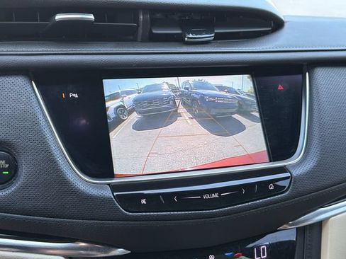Used 2018 Cadillac XT5 FWD image 32