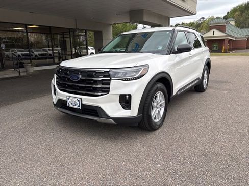Used 2025 Ford Explorer Active w/ Active Comfort Package image 1