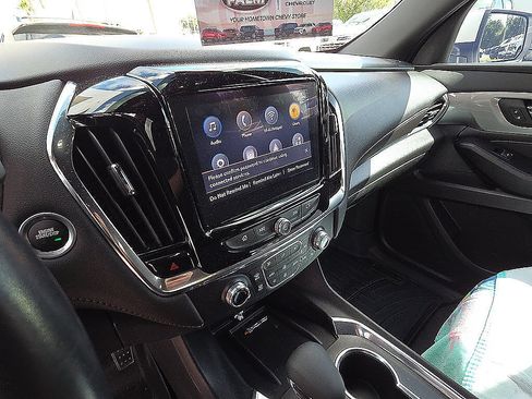 Certified 2022 Chevrolet Traverse LT FWD image 7