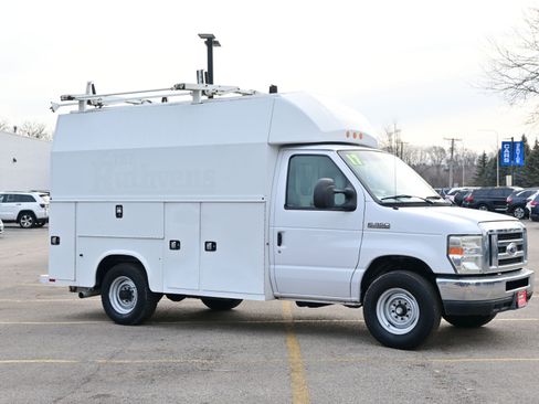 Used 2017 Ford E-350 and Econoline 350 Super Duty w/ Power Windows & Locks Group image 11