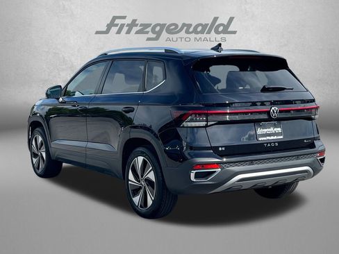 Used 2025 Volkswagen Taos SE w/ Panoramic Sunroof Package AWD/4WD image 9