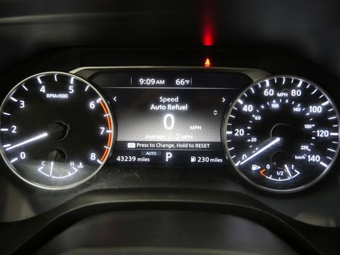 Used 2025 Nissan Rogue SV image 15