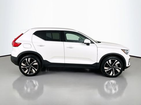 Used 2024 Volvo XC40 B5 Plus w/ Climate Package AWD/4WD image 4