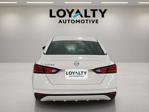Used 2025 Nissan Altima 2.5 SV FWD image 4