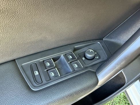 Used 2021 Volkswagen Tiguan SE AWD/4WD image 23