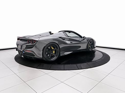 Used 2022 Ferrari F8 Tributo image 13