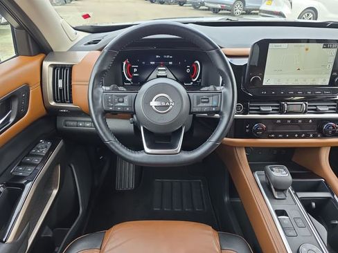 Used 2022 Nissan Pathfinder Platinum w/ Cargo Package image 18