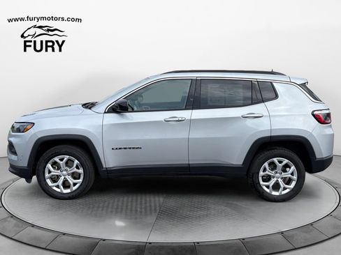 Used 2024 Jeep Compass Latitude AWD/4WD image 7