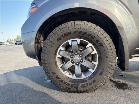 Used 2018 Nissan Frontier PRO-4X image 12