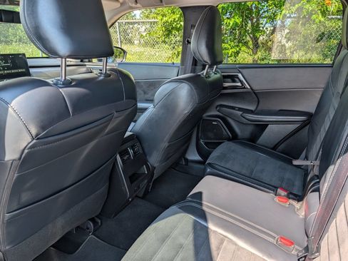 Used 2025 Mitsubishi Outlander SE AWD/4WD image 20