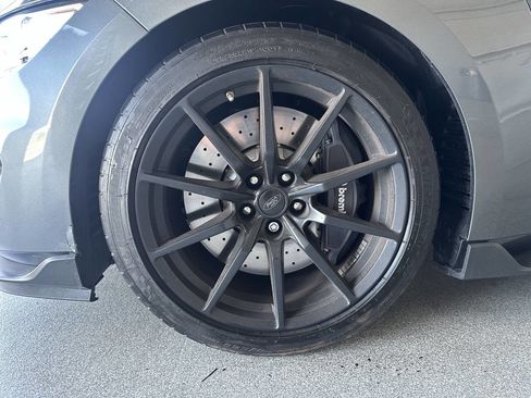 Used 2016 Ford Mustang Shelby GT350 w/ Technology Package image 32