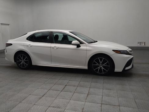 Used 2021 Toyota Camry SE image 11
