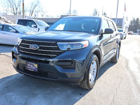 Certified 2023 Ford Explorer XLT image 3