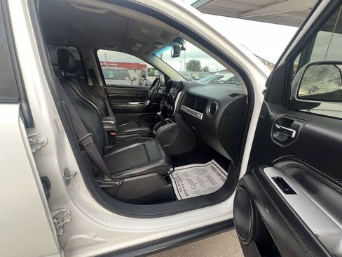 Used 2017 Jeep Compass Latitude AWD/4WD image 13