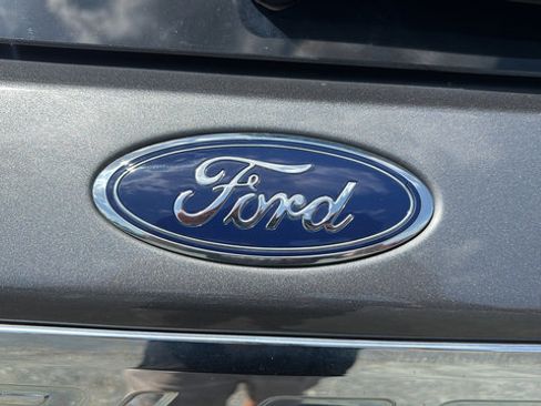 Used 2023 Ford Explorer XLT w/ Equipment Group 202A AWD/4WD image 12