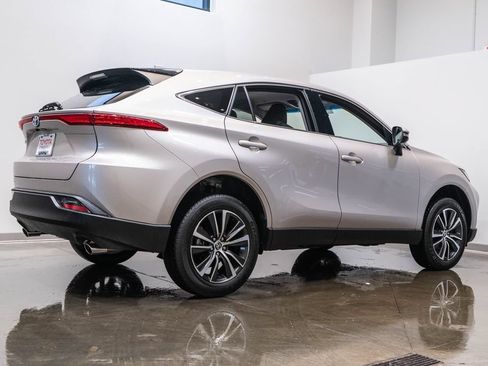 Certified 2024 Toyota Venza LE AWD/4WD image 9