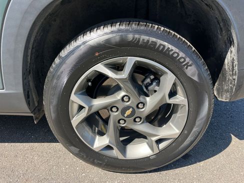 Used 2025 Chevrolet Trax LT image 30