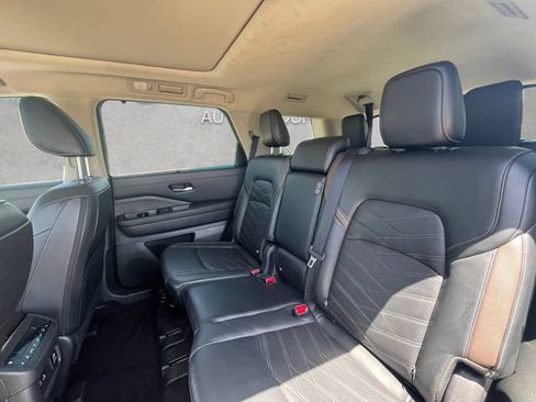 Used 2023 Nissan Pathfinder Platinum w/ Cargo Package AWD/4WD image 22