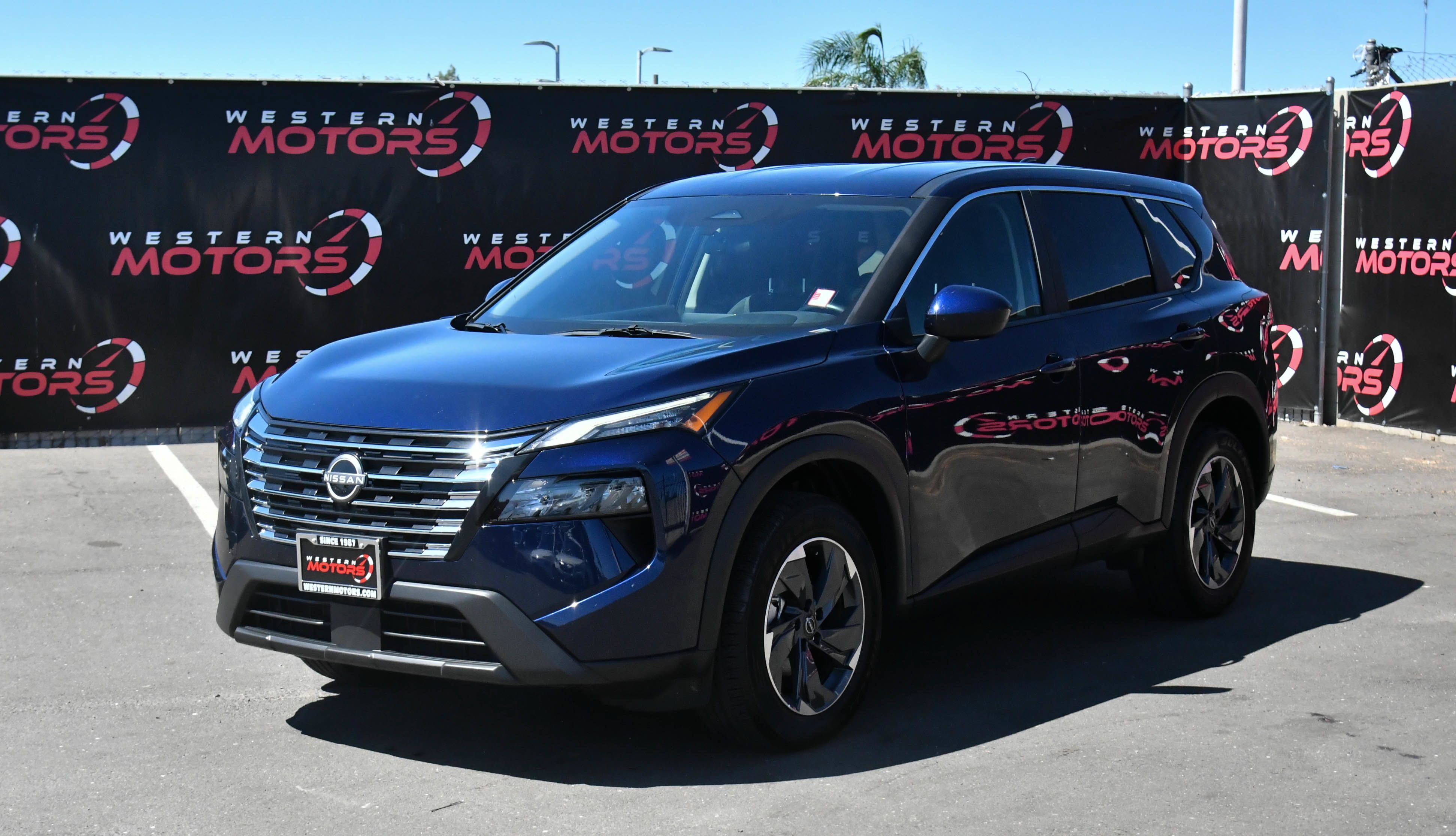 Used 2025 Nissan Rogue SV FWD image 3
