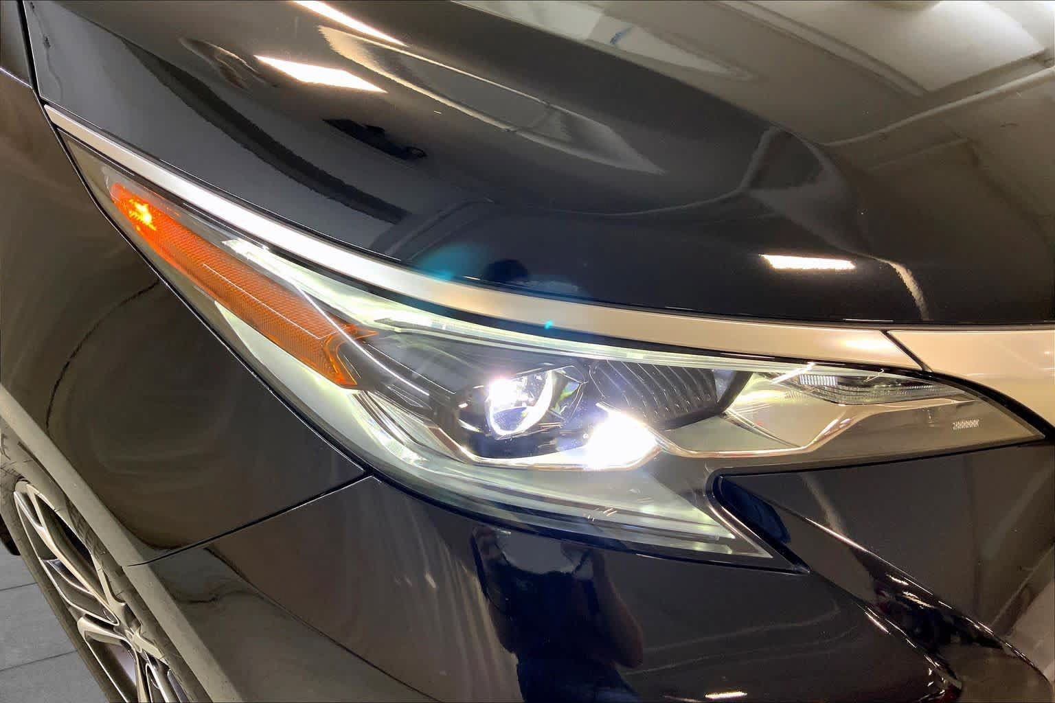 Used 2025 Toyota Sienna Platinum AWD/4WD image 27