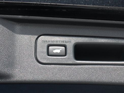 Used 2024 Honda Pilot TrailSport image 17