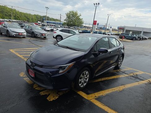 Used 2025 Toyota Corolla LE FWD image 9