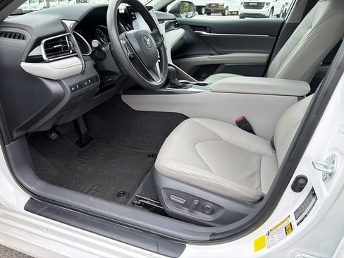 Used 2021 Toyota Camry LE image 9