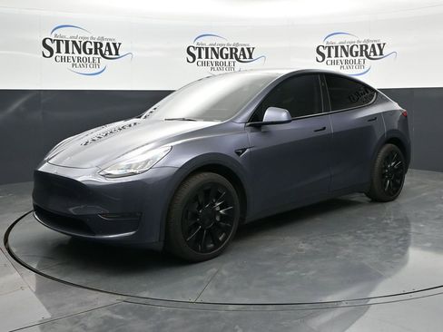 Used 2023 Tesla Model Y Long Range AWD/4WD image 3