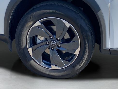 Used 2024 Nissan Rogue SV image 27