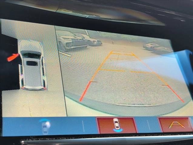 Used 2018 Cadillac Escalade Platinum AWD/4WD image 10