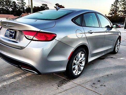 Used 2016 Chrysler 200 S image 9