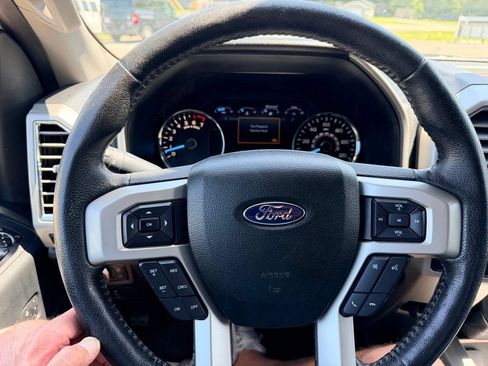 Used 2015 Ford F150 Lariat w/ Equipment Group 502A Luxury AWD/4WD image 26