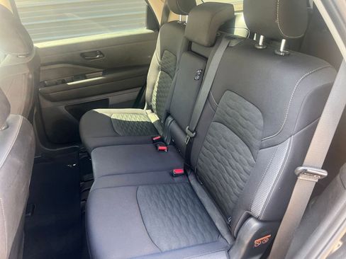 Used 2025 Nissan Pathfinder SV image 25