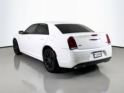 Used 2023 Chrysler 300 Touring L image 9