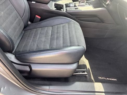 Used 2024 Mitsubishi Outlander SE FWD image 11