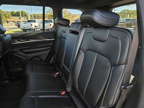 New 2025 Jeep Grand Cherokee Limited image 25