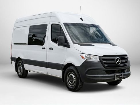 Used 2023 Mercedes-Benz Sprinter 2500 image 4