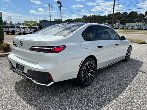 Used 2023 BMW 740i image 6