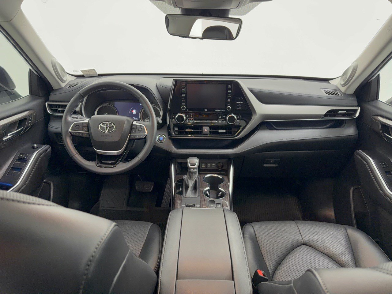 Used 2022 Toyota Highlander Limited FWD image 17