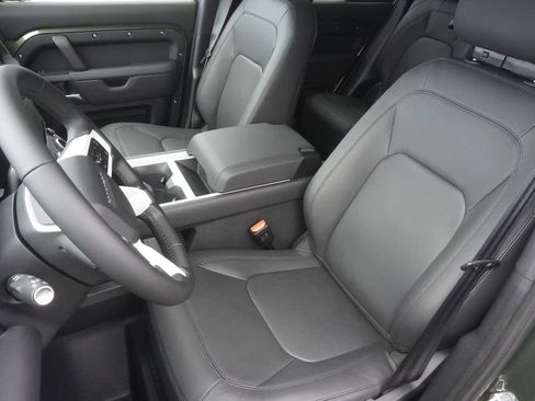 New 2026 Land Rover Defender 130 X-Dynamic SE image 20