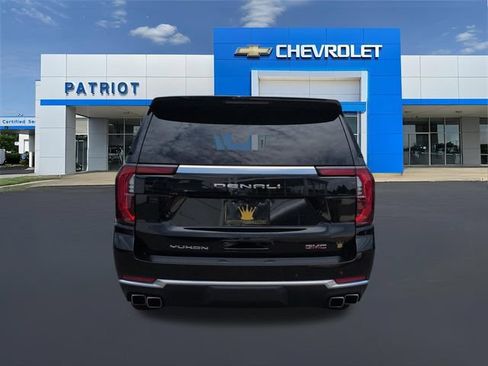 Used 2025 GMC Yukon XL Denali AWD/4WD image 9