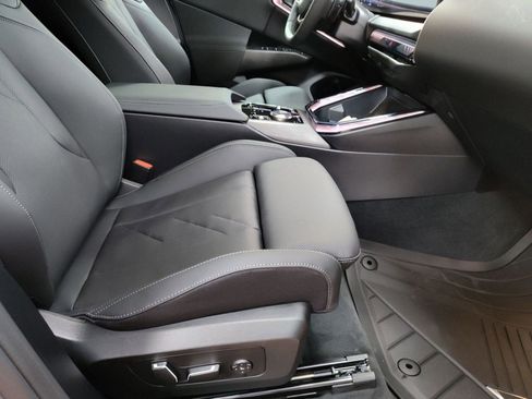 Used 2025 BMW X3 xDrive30i w/ Premium Package image 28