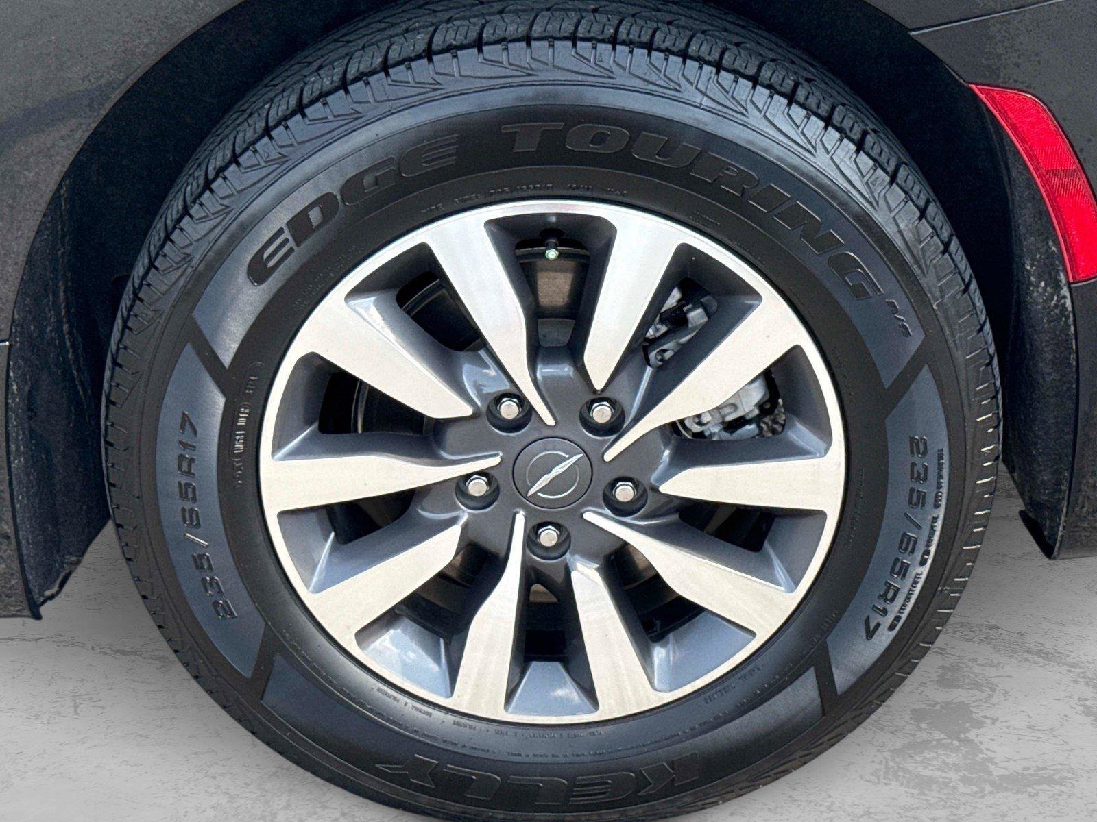 Certified 2024 Chrysler Pacifica Limited FWD image 9