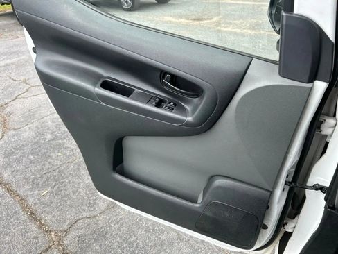 Used 2017 Nissan NV200 S w/ Back Door Glass Package image 18