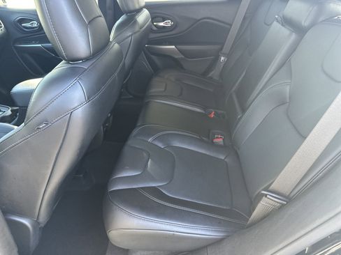 Used 2021 Jeep Cherokee Limited image 18