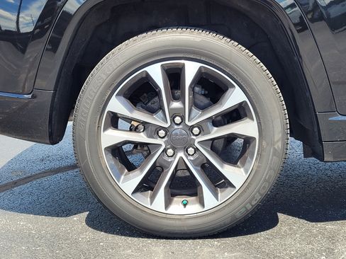 Used 2022 Jeep Grand Cherokee Overland w/ Luxury Tech Group IV AWD/4WD image 11