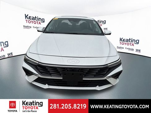 Used 2024 Hyundai Elantra Limited image 2