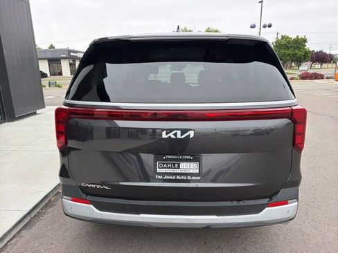 Used 2025 Kia Carnival FWD image 7