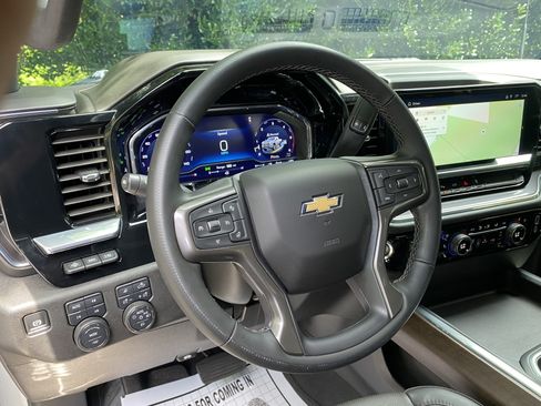 Used 2024 Chevrolet Silverado 2500 High Country w/ Technology Package AWD/4WD image 18